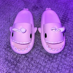 Shark/bunny pillow slides size 9-10 women’s
